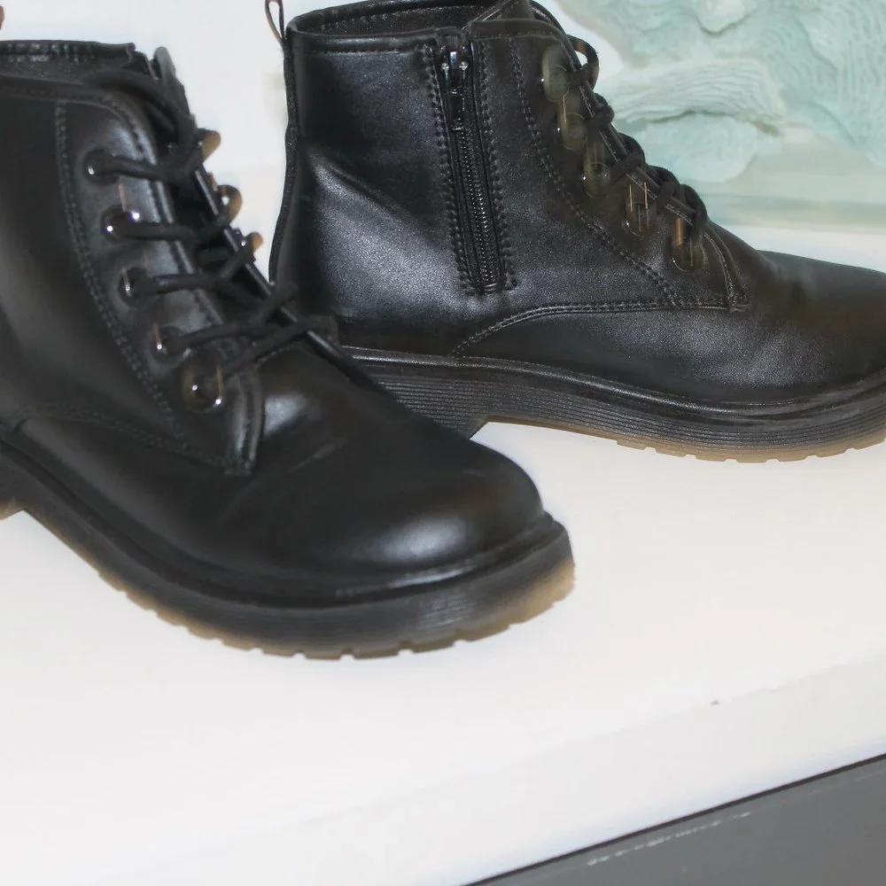 Steve Madden Combat Moto Black Zipped Boots Sz 4